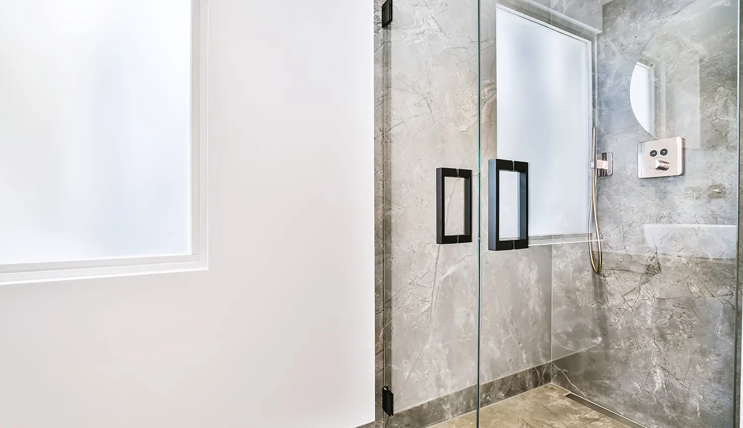 luxurious bathroom features