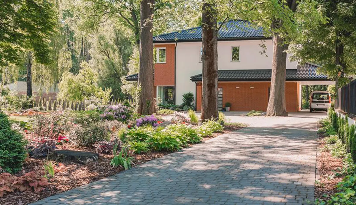 building carriage homes bc
